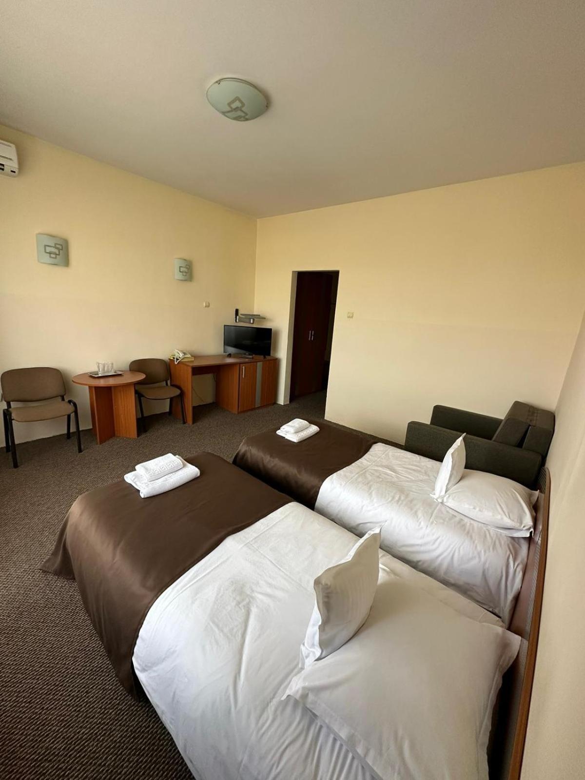 Bistriţa Hotel Diana מראה חיצוני תמונה