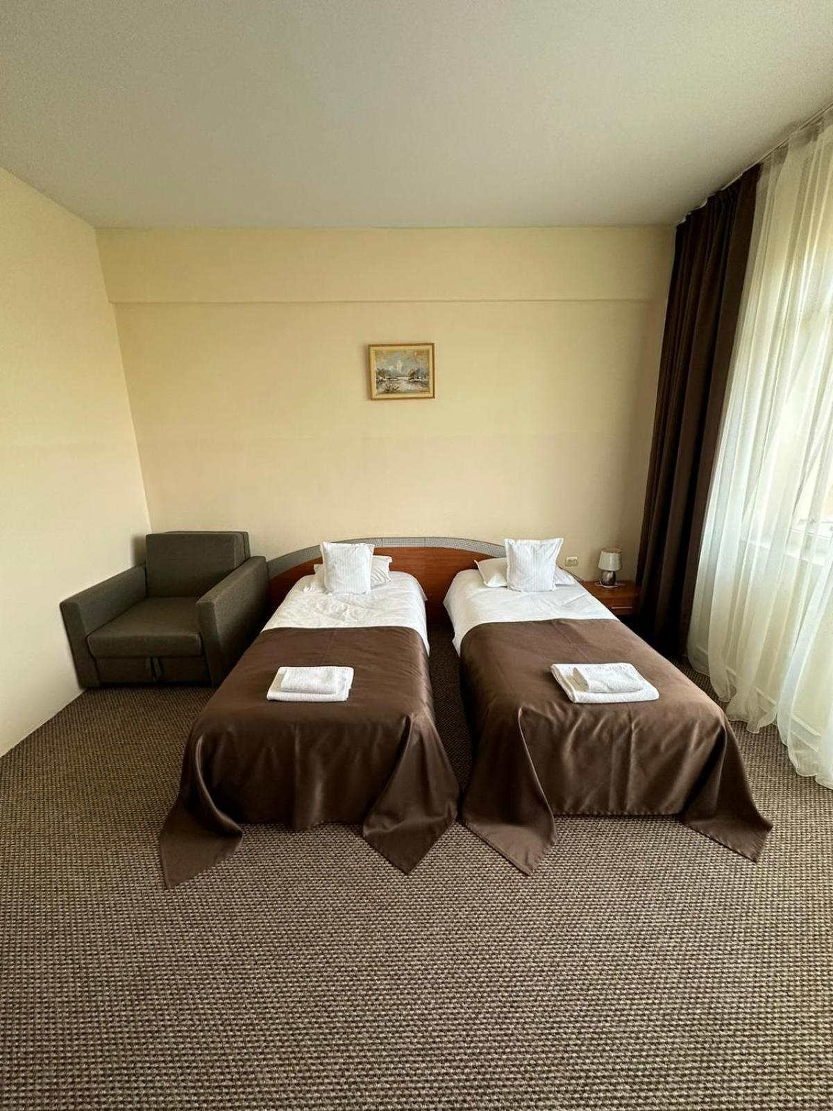 Bistriţa Hotel Diana מראה חיצוני תמונה