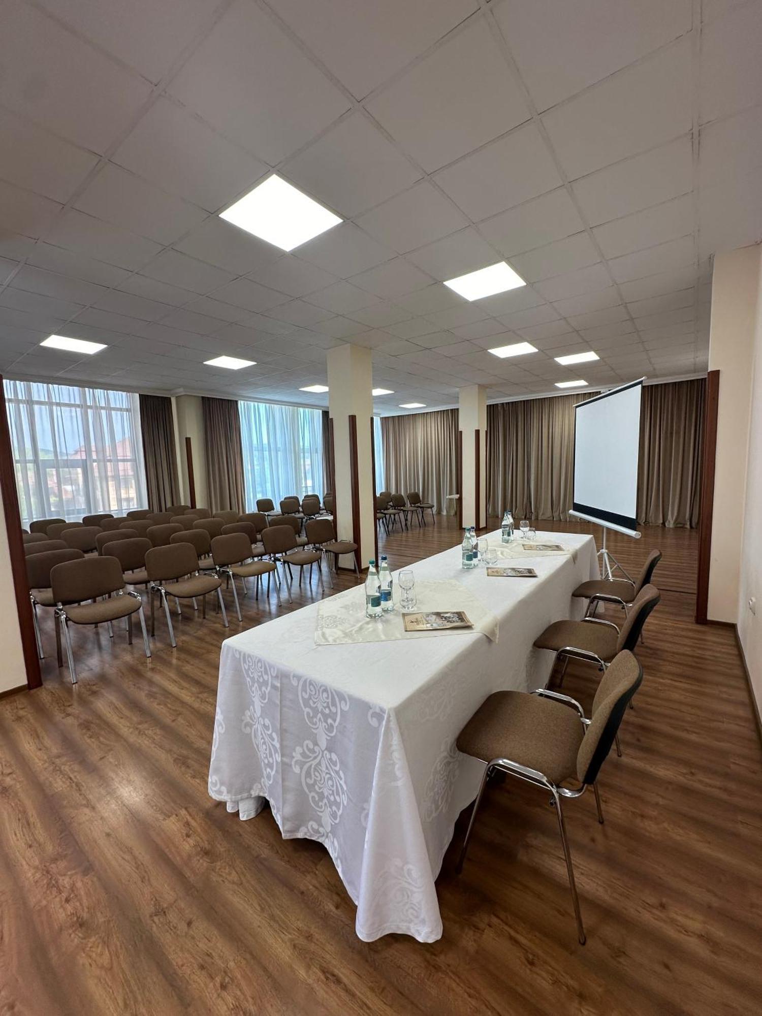 Bistriţa Hotel Diana מראה חיצוני תמונה